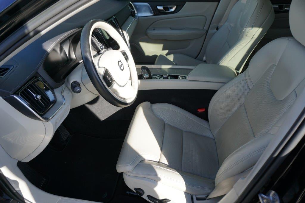 VOLVO V60 Cross Country 2.0 B4 AWD-image-5