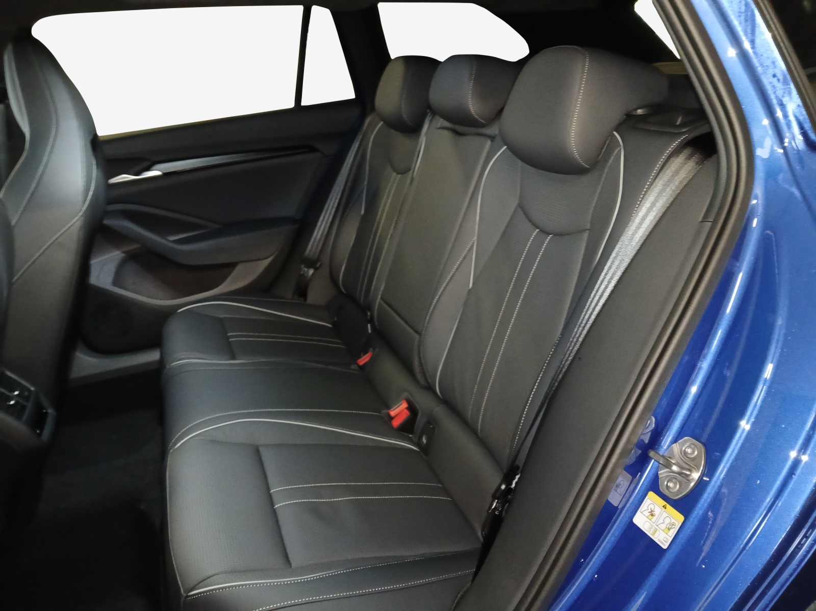 SKODA Superb Combi 2.0 TSI Sportline 4x4 DSG-image-11