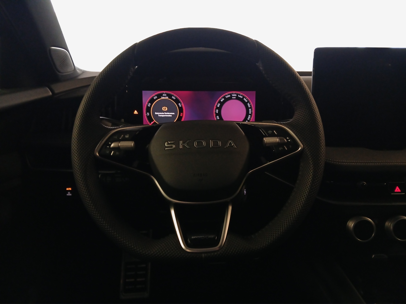 SKODA Superb Combi 2.0 TSI Sportline 4x4 DSG-image-9