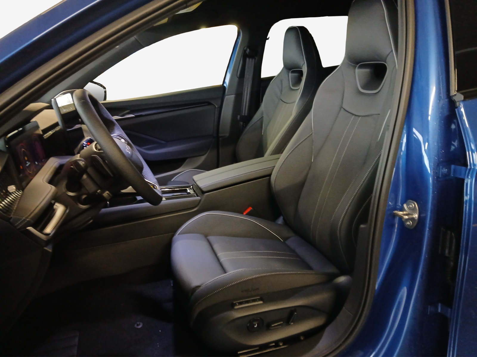 SKODA Superb Combi 2.0 TSI Sportline 4x4 DSG-image-7
