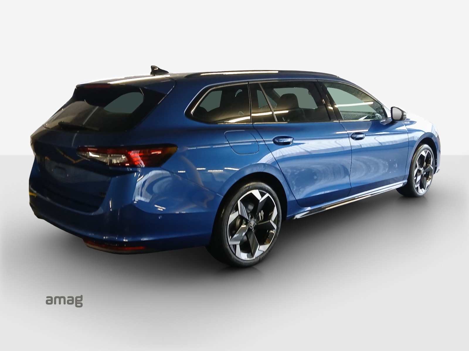 SKODA Superb Combi 2.0 TSI Sportline 4x4 DSG-image-4