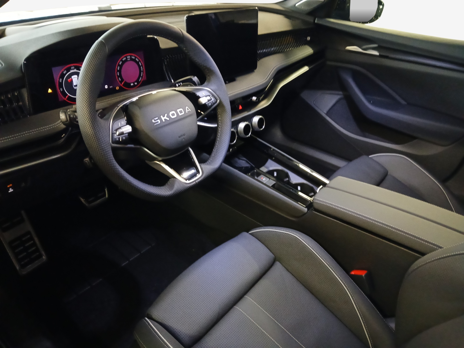 SKODA Superb Combi 2.0 TSI Sportline 4x4 DSG-image-14