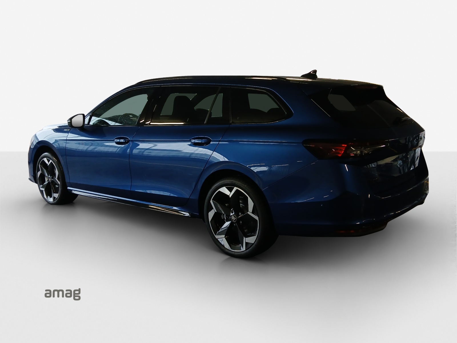 SKODA Superb Combi 2.0 TSI Sportline 4x4 DSG-image-2