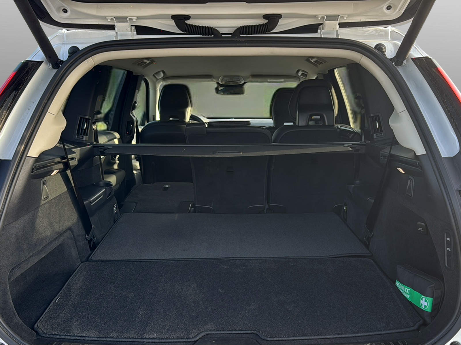 VOLVO XC90 2.0 T8 TE Plus Dark eAWD-image-15
