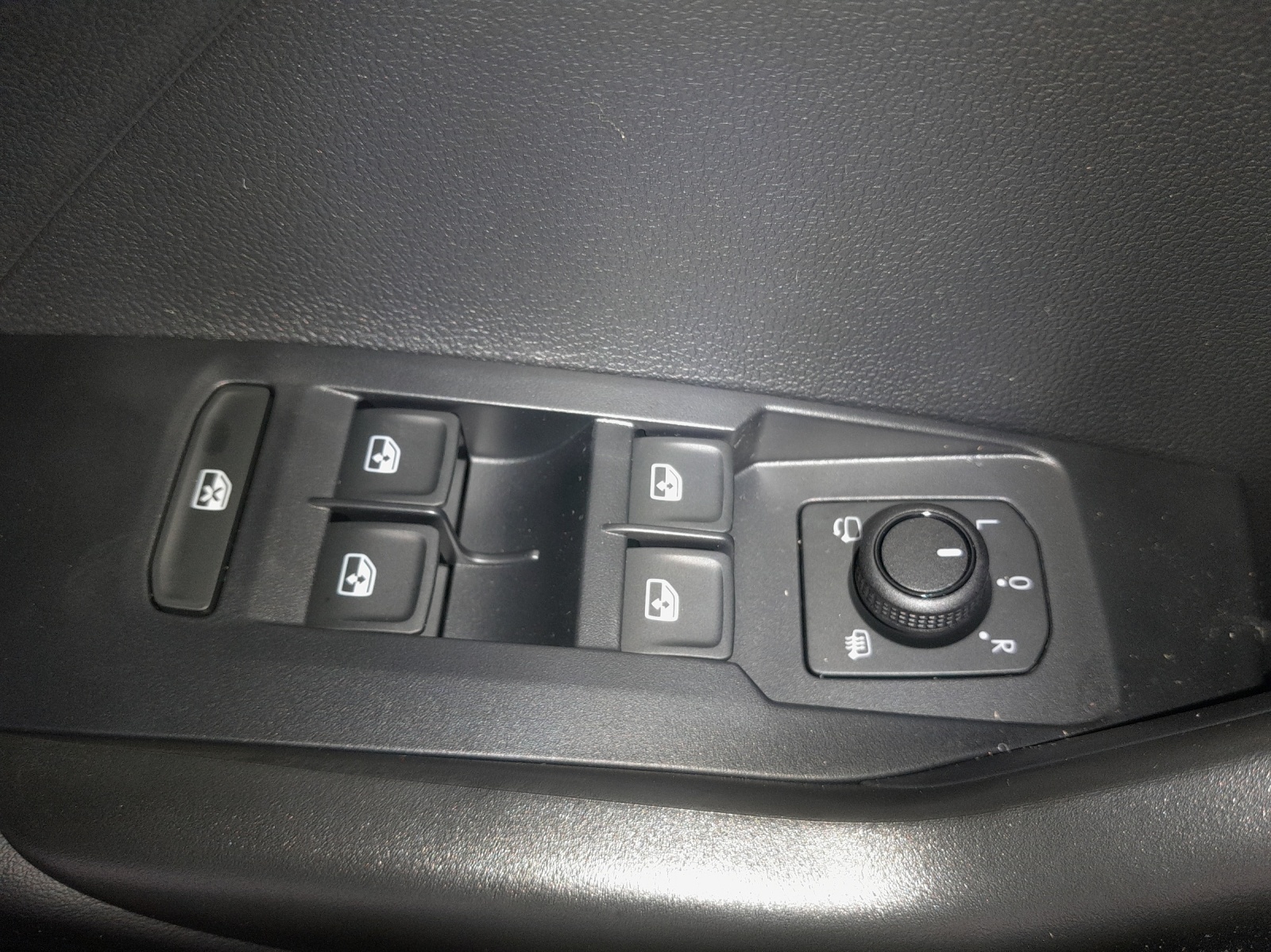 VW T-Cross 1.0 TSI EVO United DSG-image-15