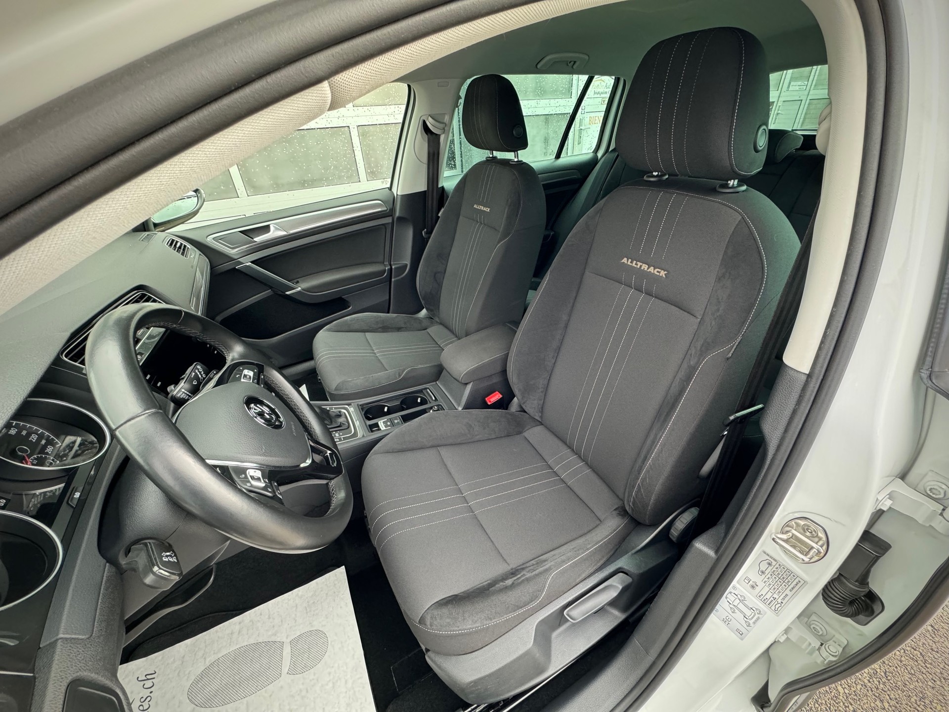 VW Golf 1.8 TSI Alltrack 4Motion DSG - Véhicule Suisse (CH)-image-7