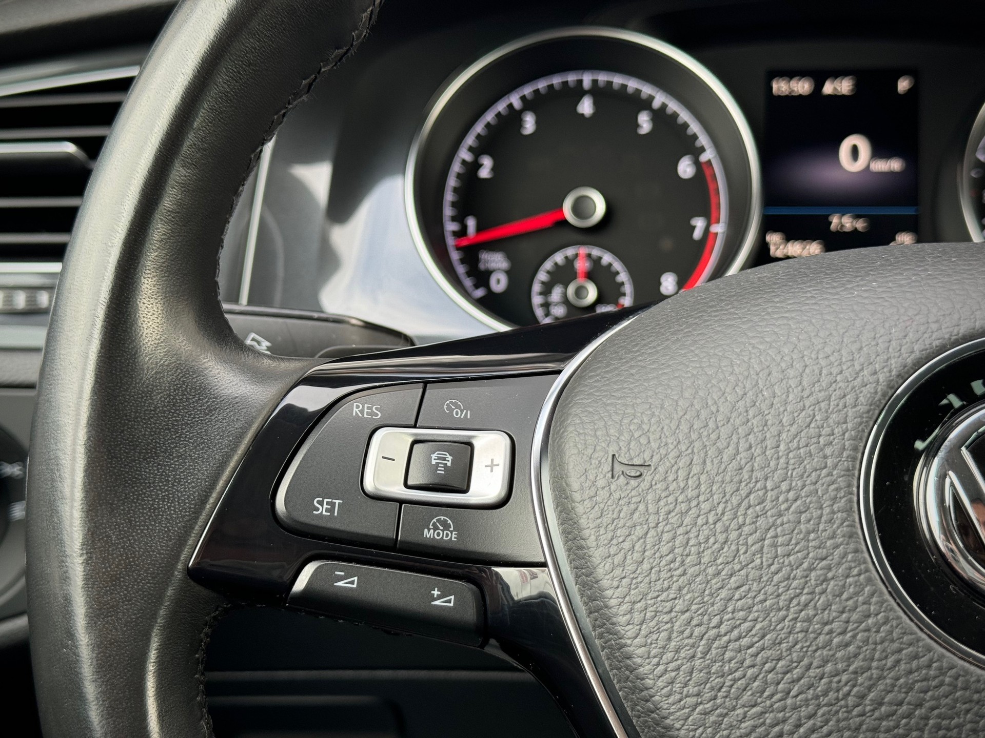 VW Golf 1.8 TSI Alltrack 4Motion DSG - Véhicule Suisse (CH)-image-9