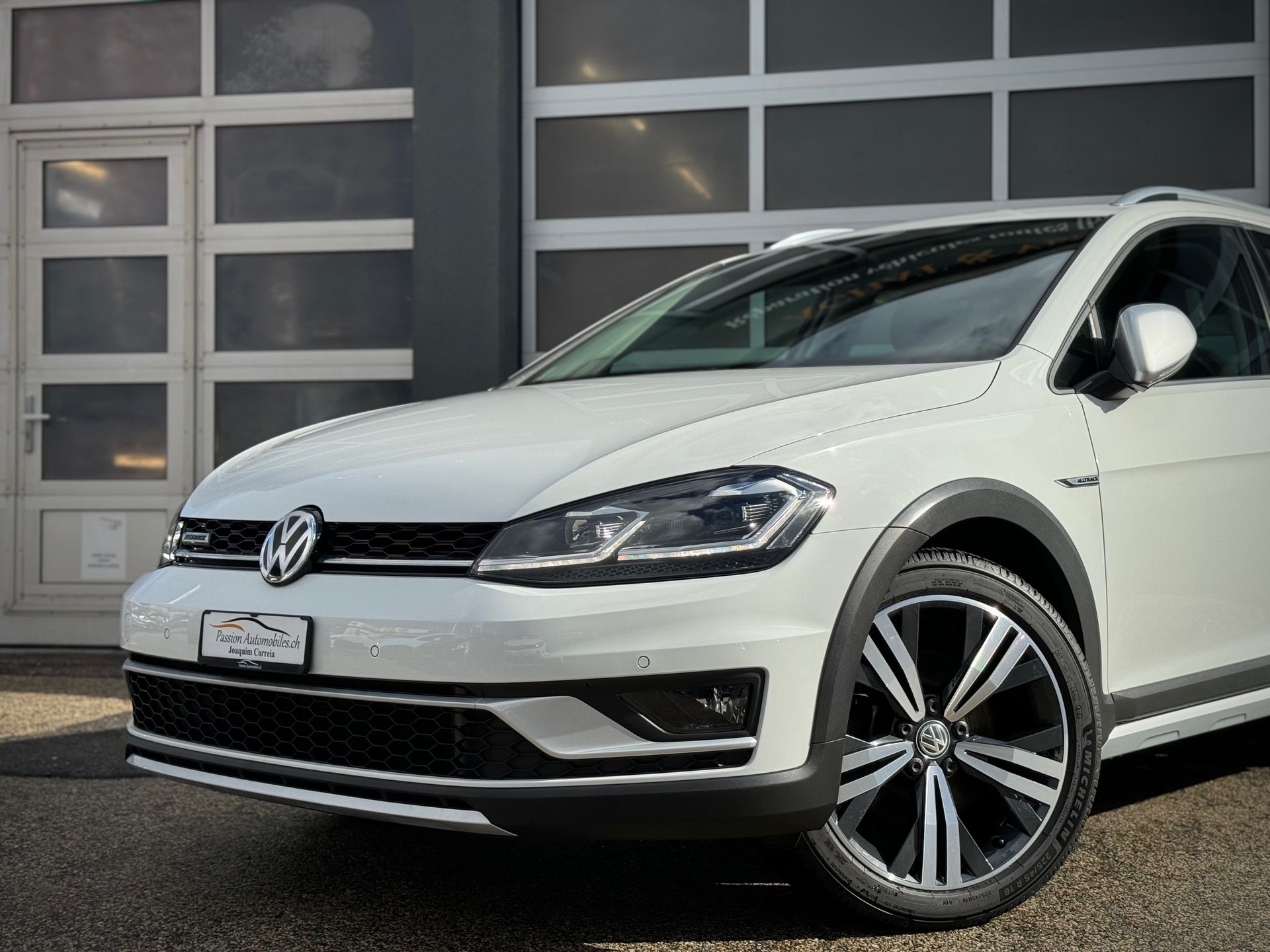VW Golf 1.8 TSI Alltrack 4Motion DSG - Véhicule Suisse (CH)-image-2