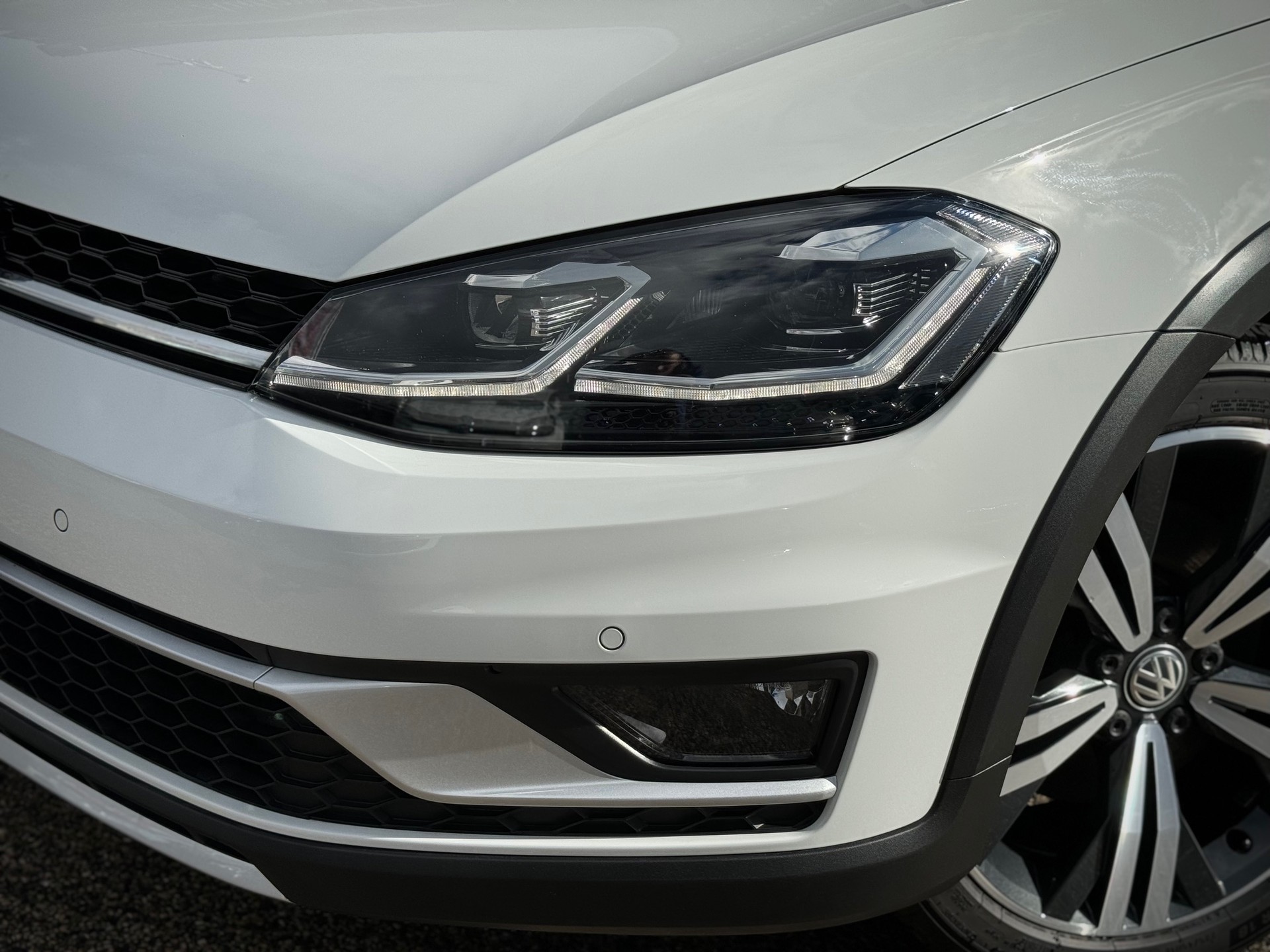 VW Golf 1.8 TSI Alltrack 4Motion DSG - Véhicule Suisse (CH)-image-4