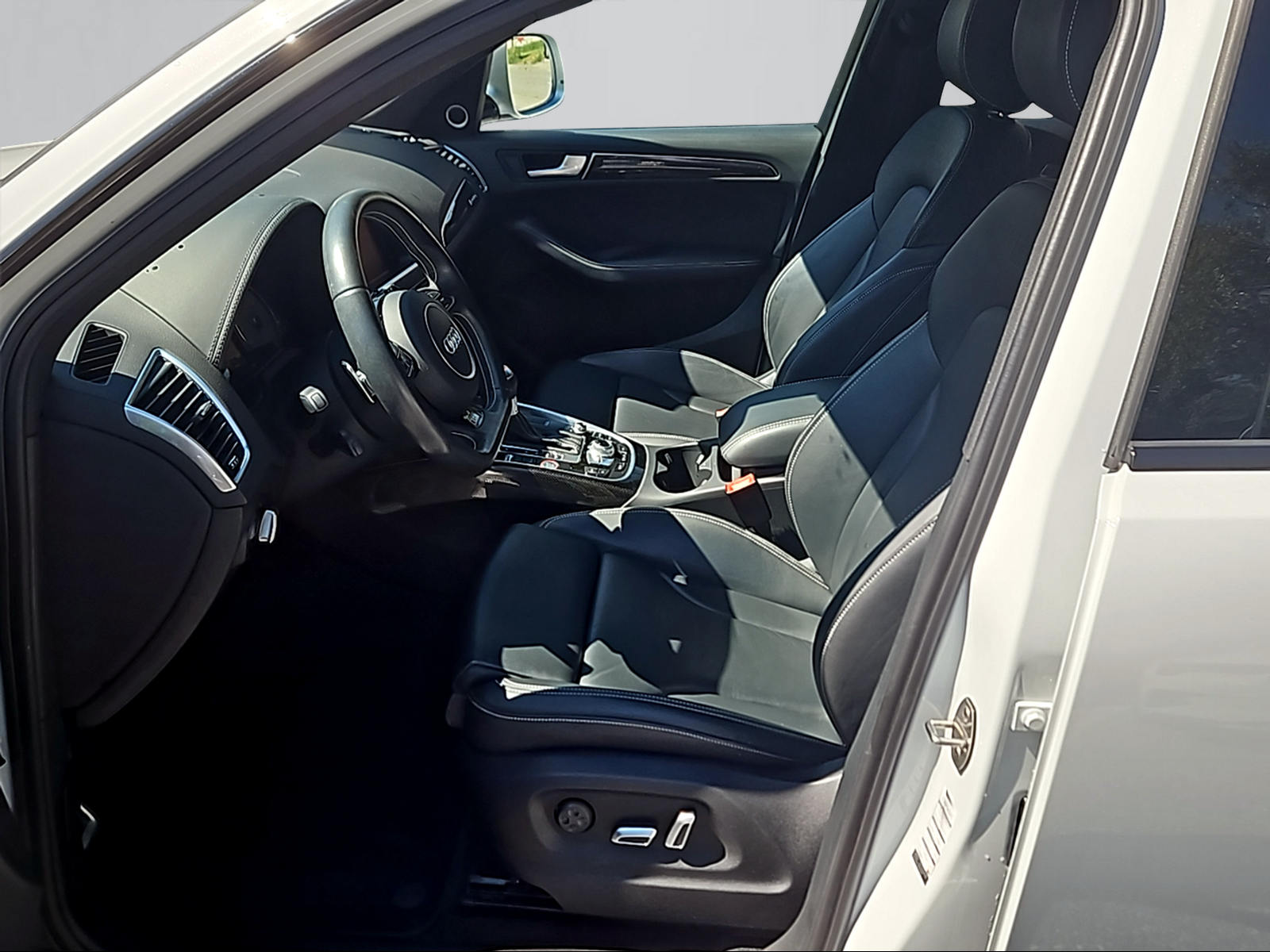 AUDI SQ5 3.0 TDI quattro tiptronic-image-11