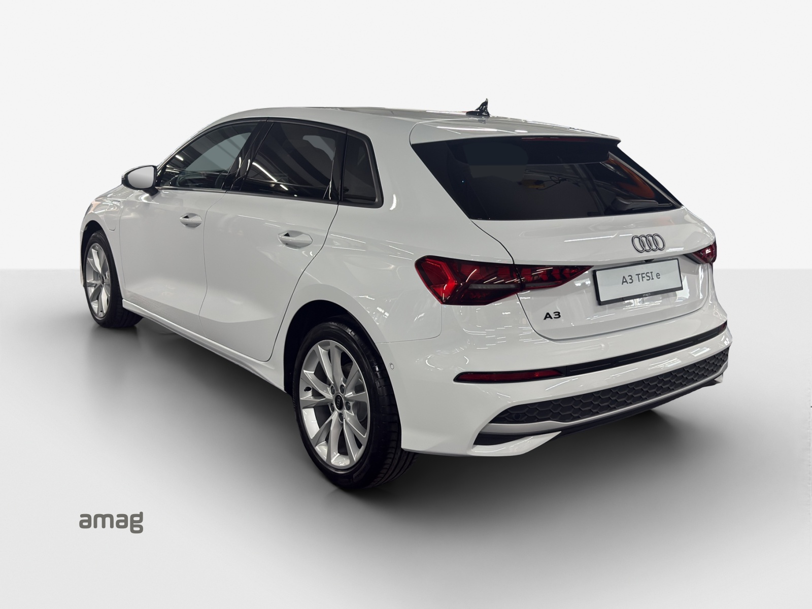 AUDI A3 Sportback 40 TFSI e Attraction S-tronic-image-2