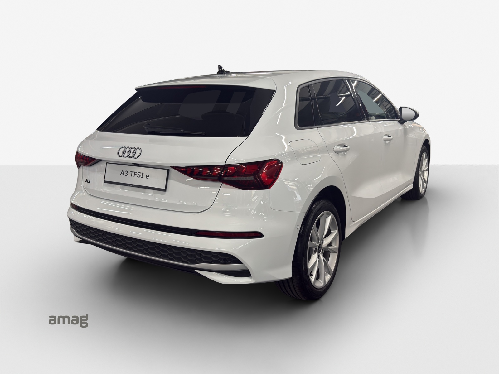 AUDI A3 Sportback 40 TFSI e Attraction S-tronic-image-4