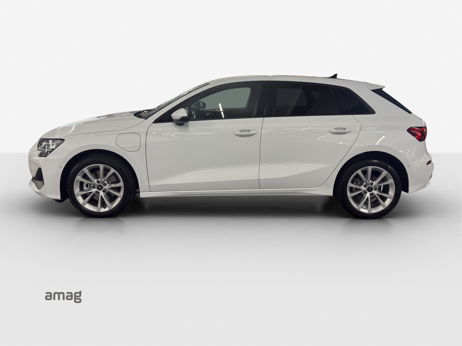 AUDI A3 Sportback 40 TFSI e Attraction S-tronic-image-1