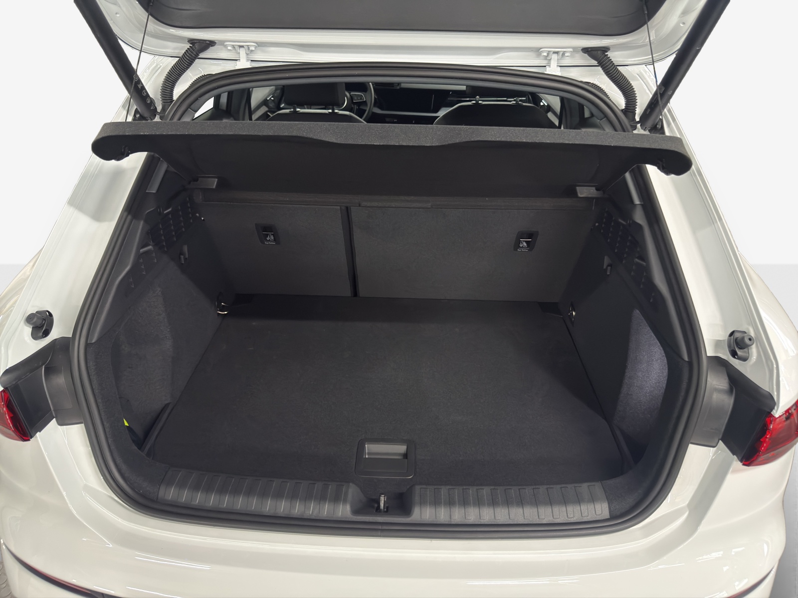 AUDI A3 Sportback 40 TFSI e Attraction S-tronic-image-11