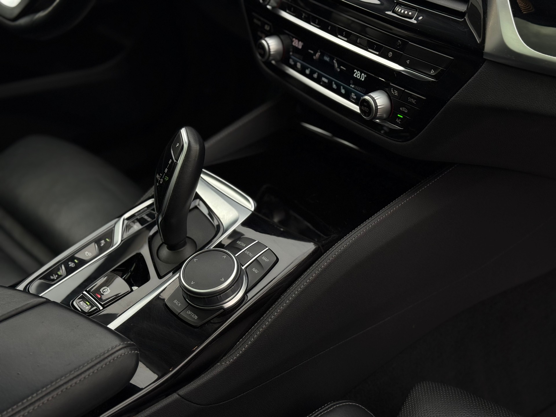 BMW 640d GT xDrive 48V Luxury Line Steptronic-image-19