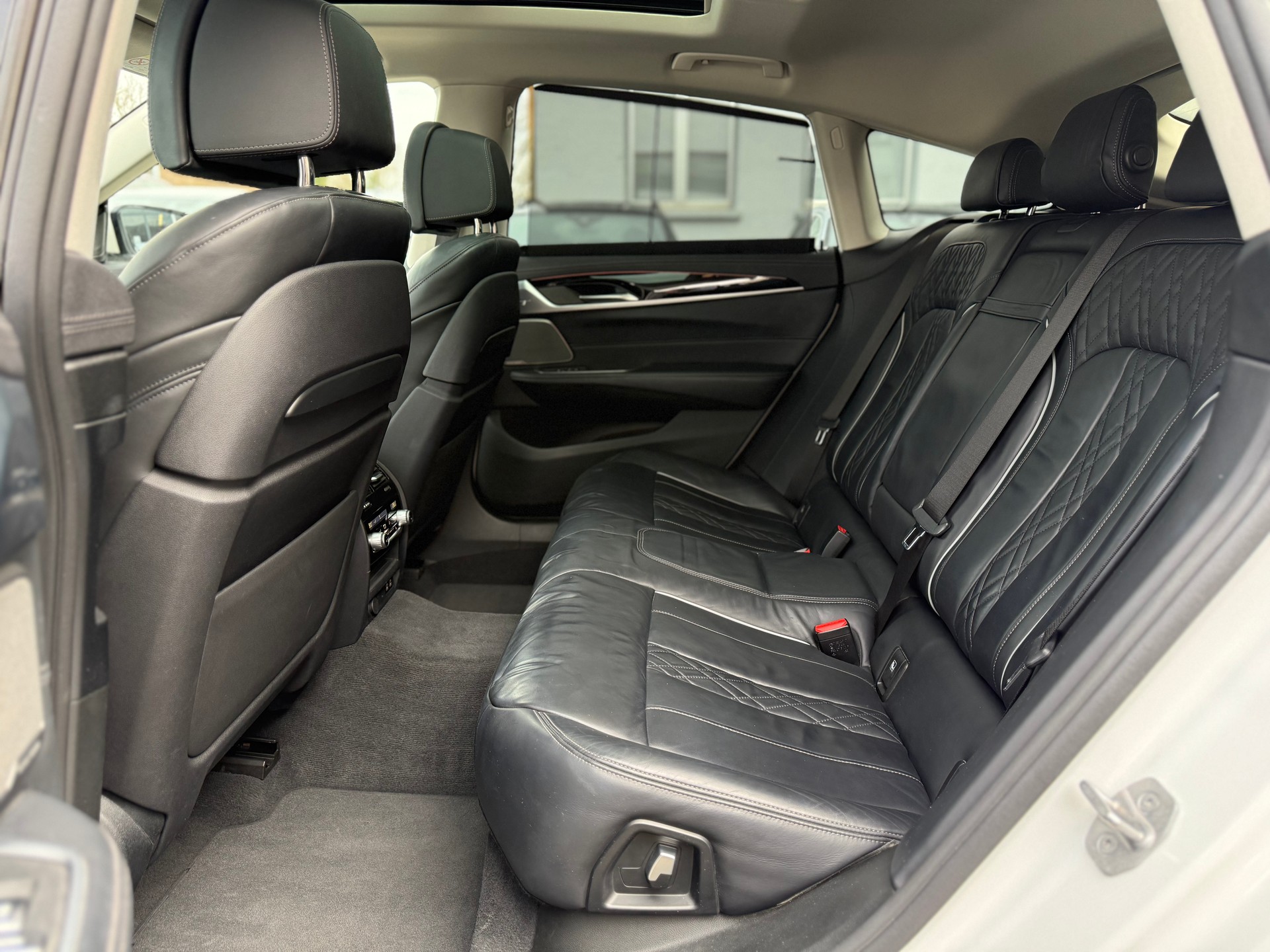 BMW 640d GT xDrive 48V Luxury Line Steptronic-image-12