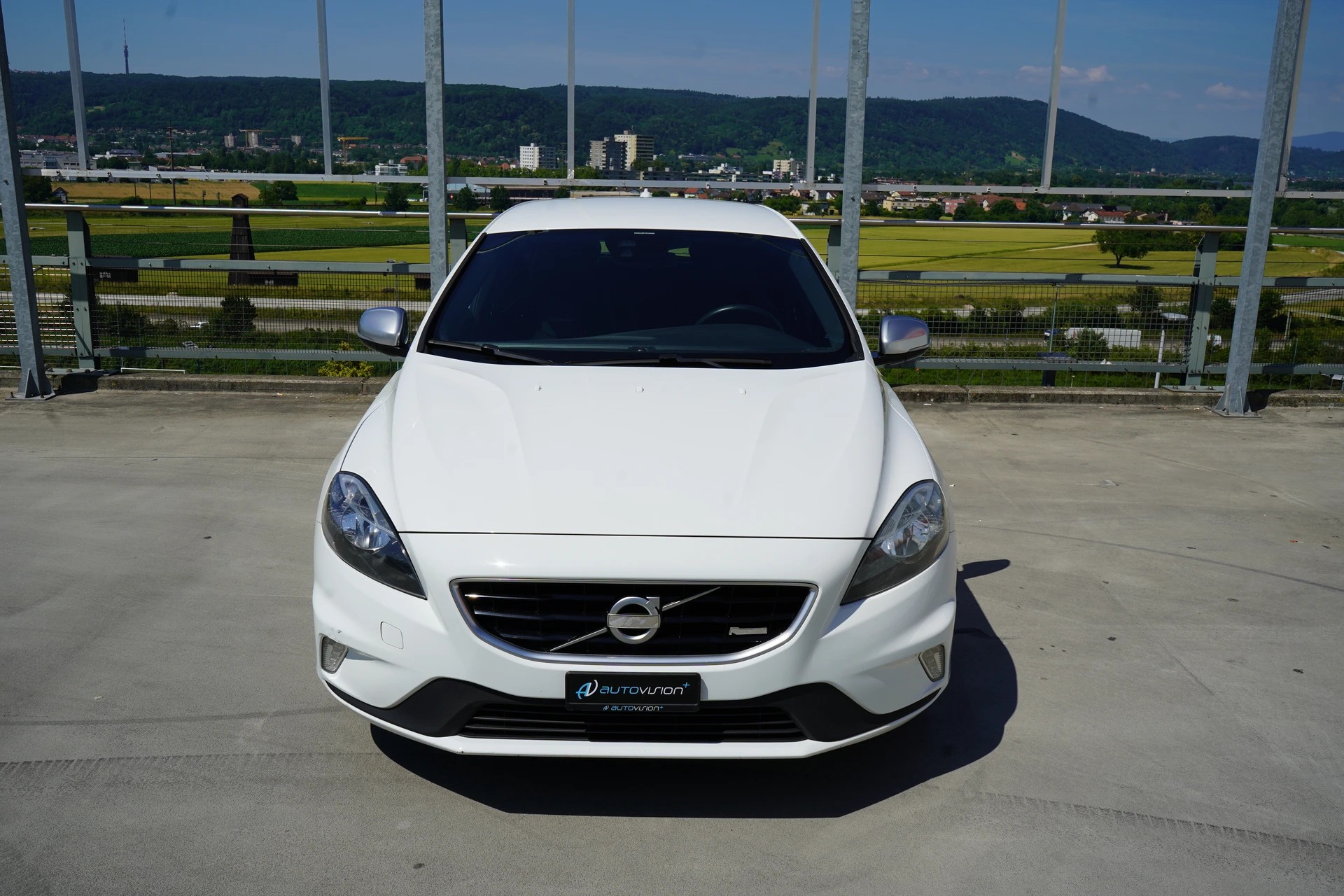 VOLVO V40 D2 SUMMUM R-DESIGN l 115 PS-image-14