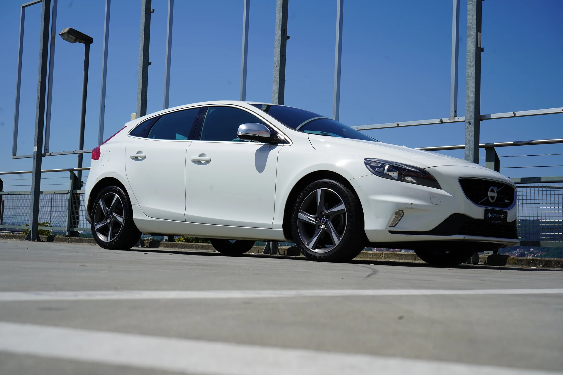 VOLVO V40 D2 SUMMUM R-DESIGN l 115 PS-image-6