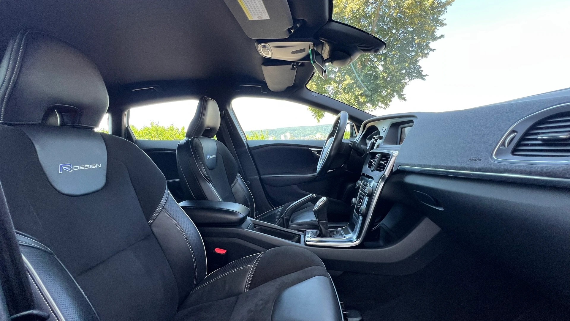 VOLVO V40 D2 SUMMUM R-DESIGN l 115 PS-image-24