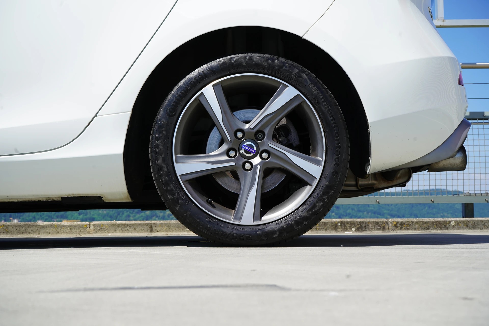 VOLVO V40 D2 SUMMUM R-DESIGN l 115 PS-image-20