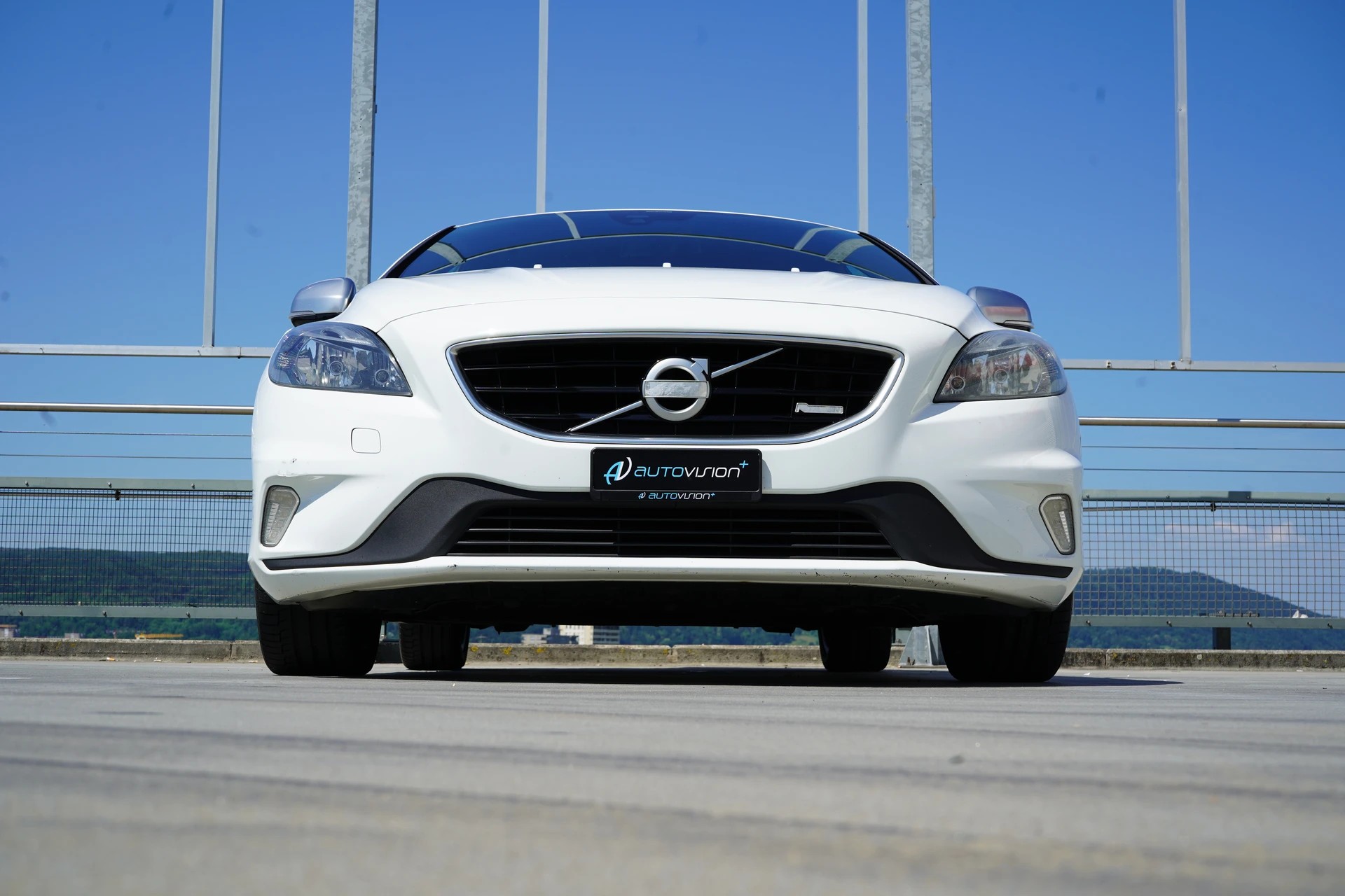 VOLVO V40 D2 SUMMUM R-DESIGN l 115 PS-image-15