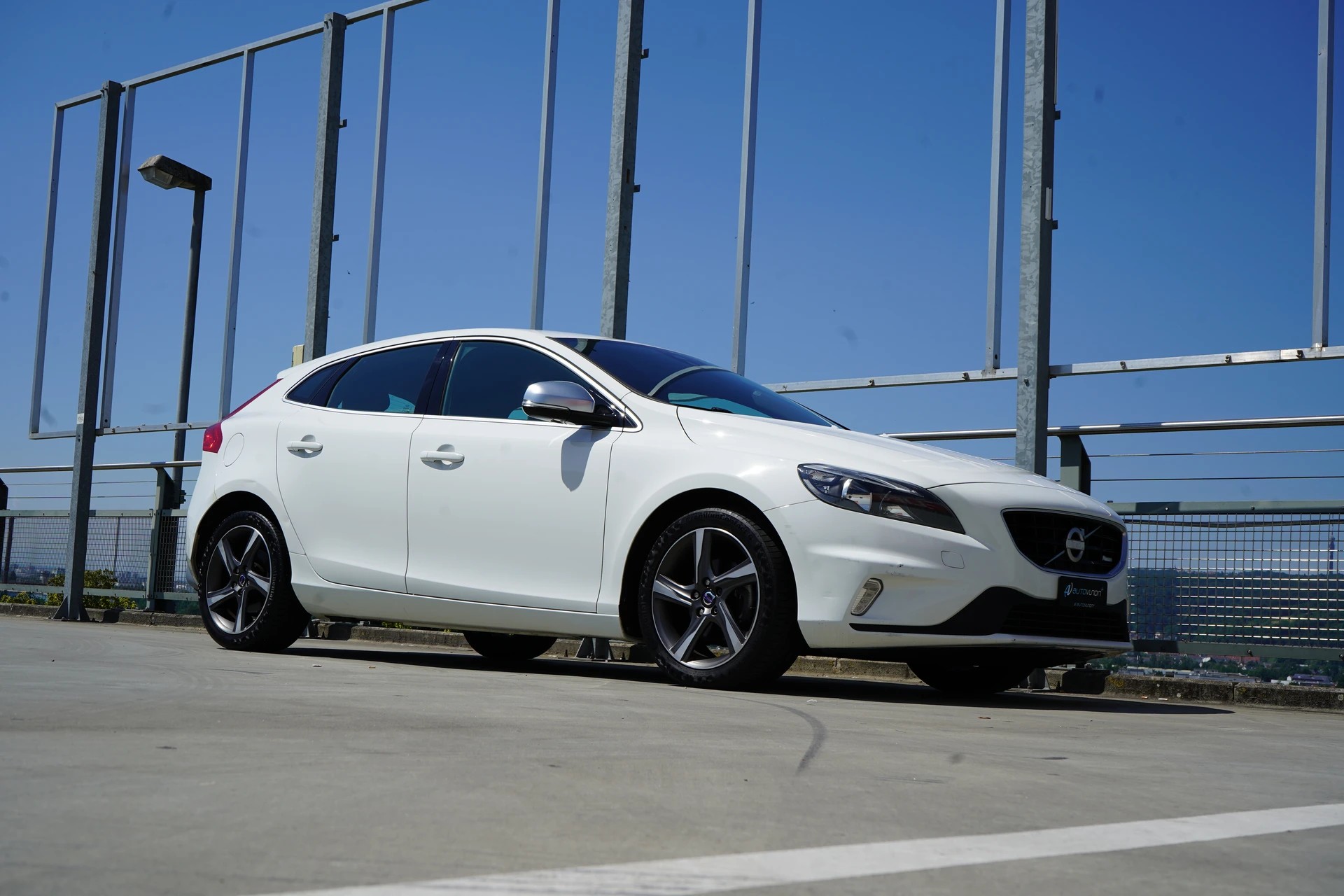 VOLVO V40 D2 SUMMUM R-DESIGN l 115 PS-image-8