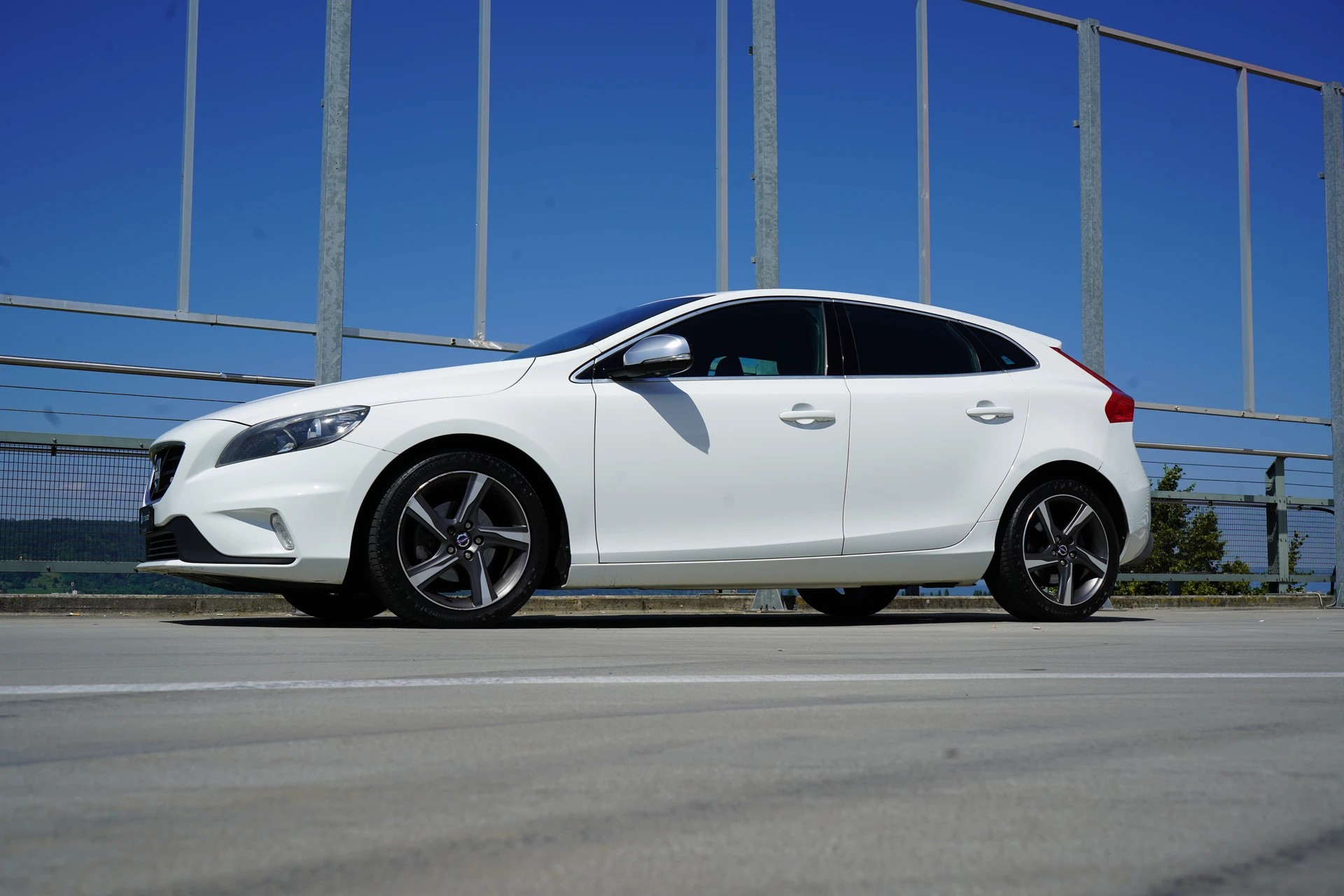 VOLVO V40 D2 SUMMUM R-DESIGN l 115 PS-image-11