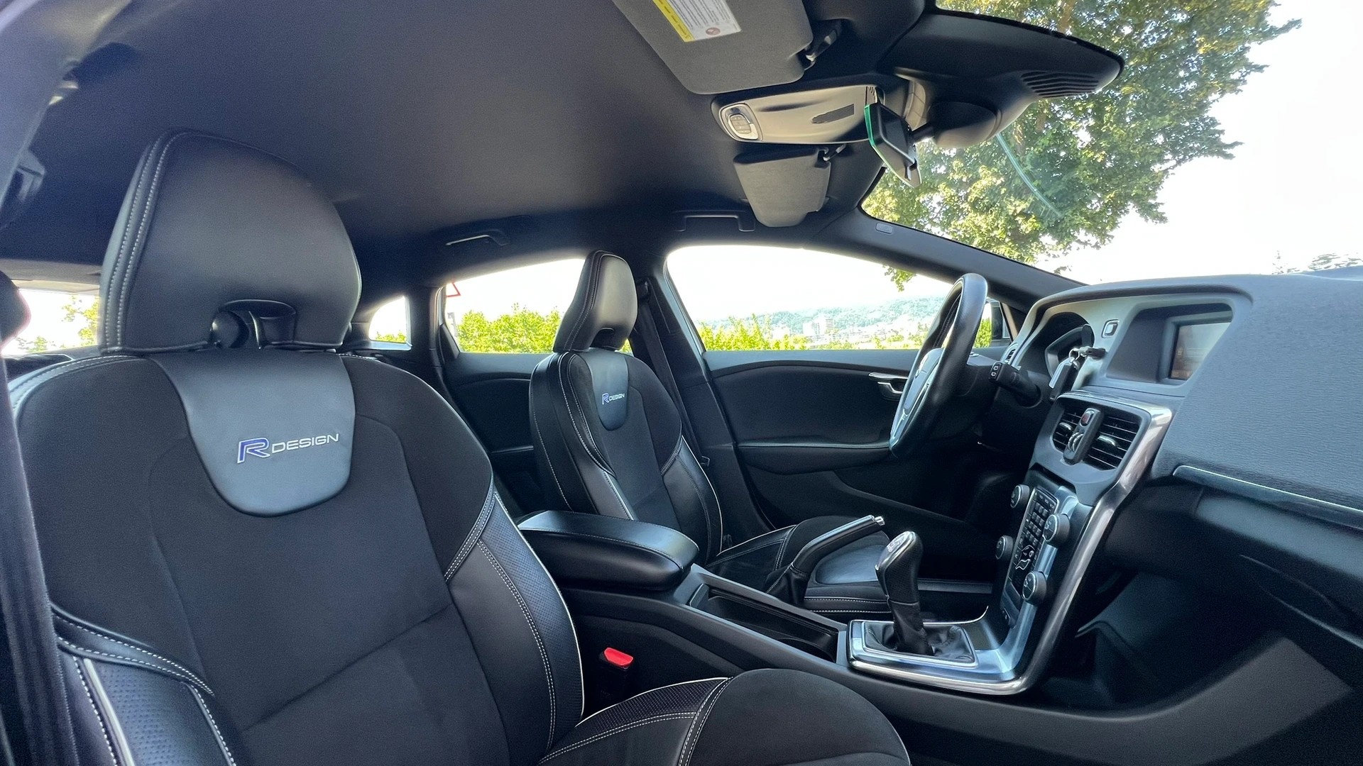 VOLVO V40 D2 SUMMUM R-DESIGN l 115 PS-image-25