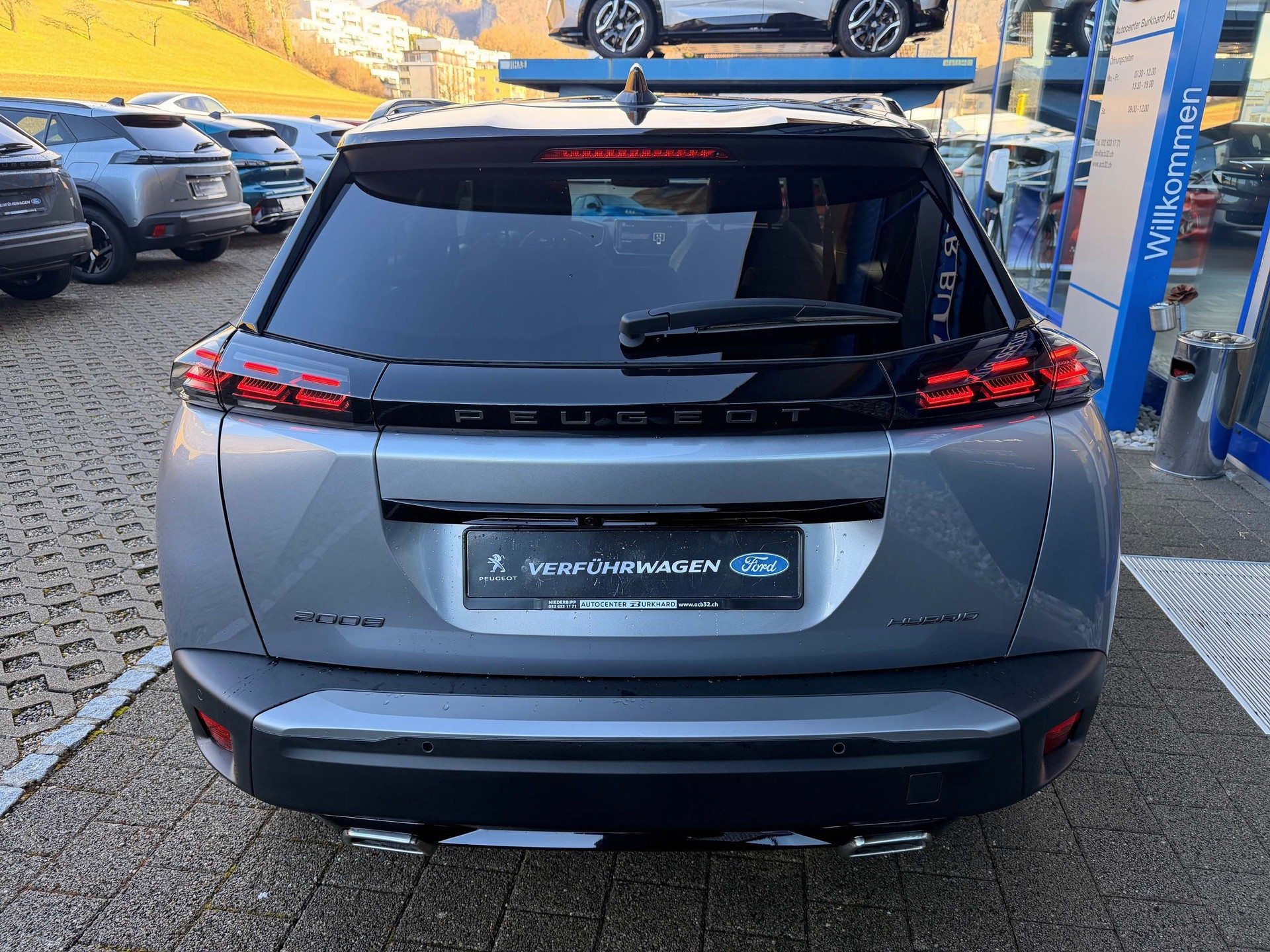 PEUGEOT 2008 1.2 Hybrid 145 GT-image-5