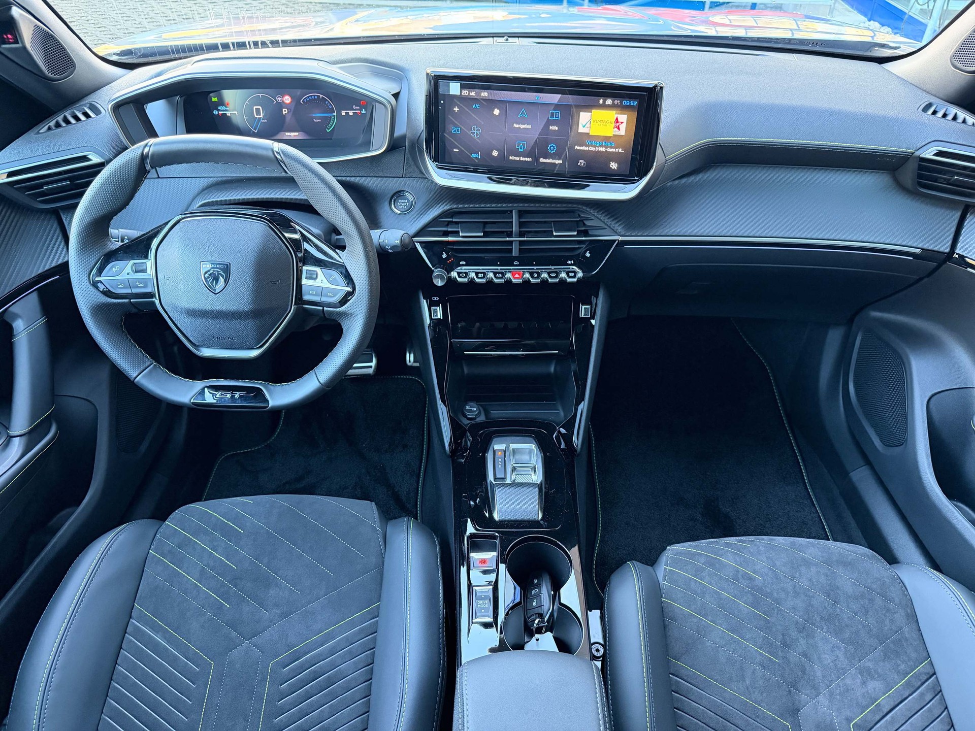 PEUGEOT 2008 1.2 Hybrid 145 GT-image-9