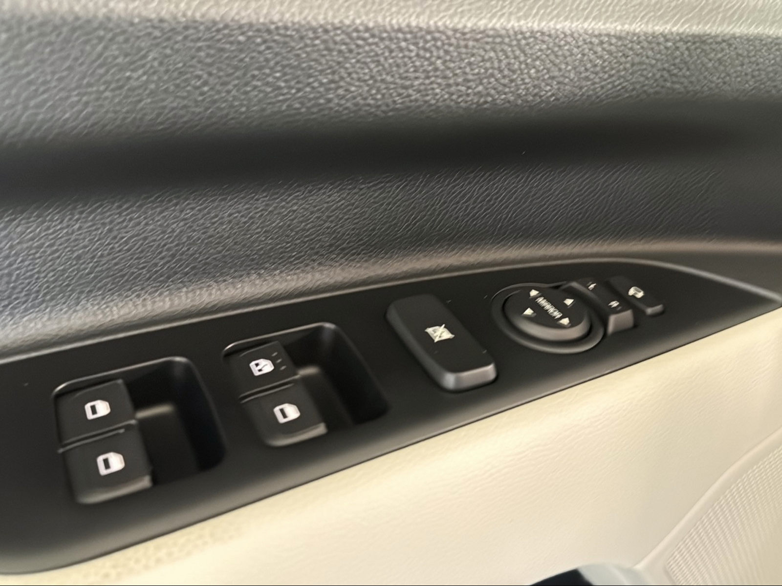 KIA Stonic 1.0 T-GDI MHEV GT-Line DCT-image-17
