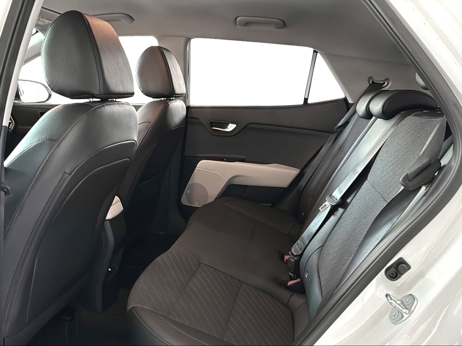 KIA Stonic 1.0 T-GDI MHEV GT-Line DCT-image-10