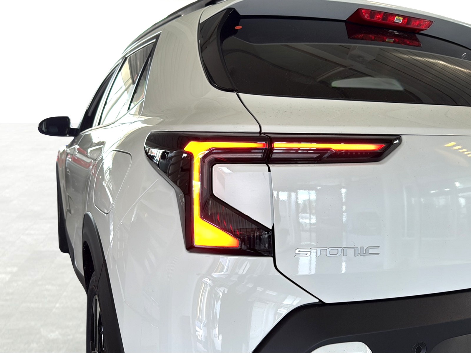 KIA Stonic 1.0 T-GDI MHEV GT-Line DCT-image-19