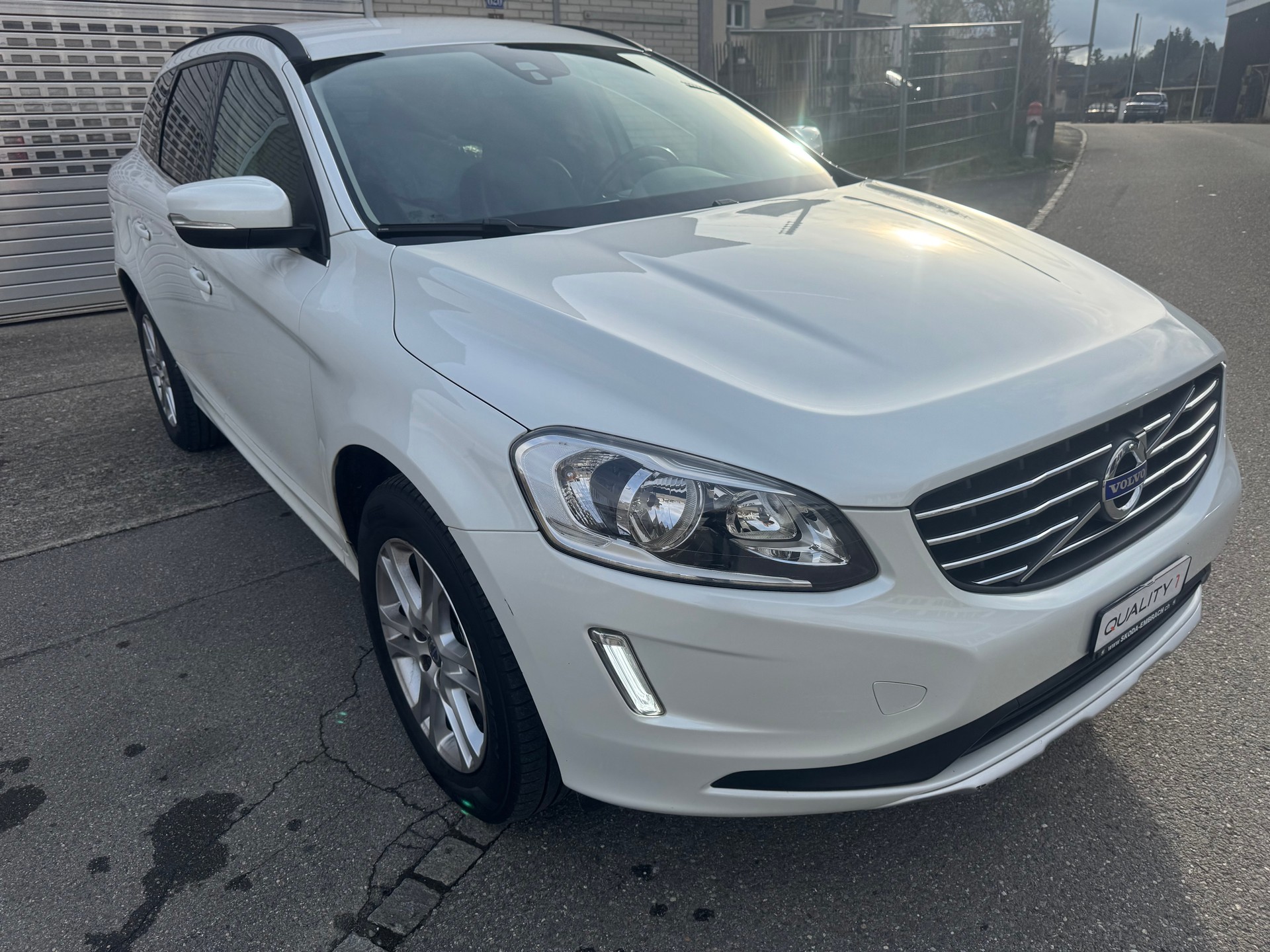 VOLVO XC60 D4 AWD Kinetic Geartronic-image-2