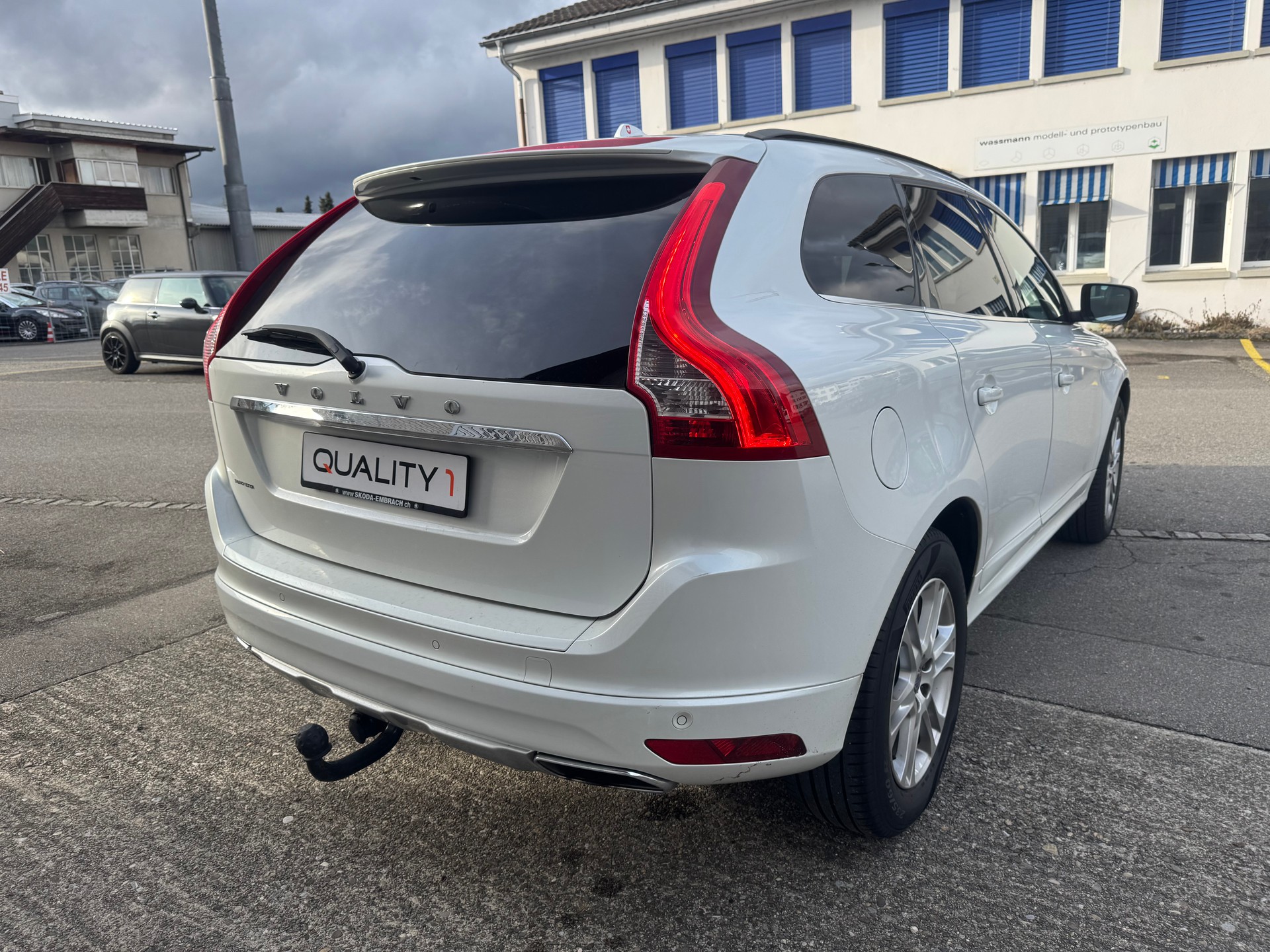 VOLVO XC60 D4 AWD Kinetic Geartronic-image-4
