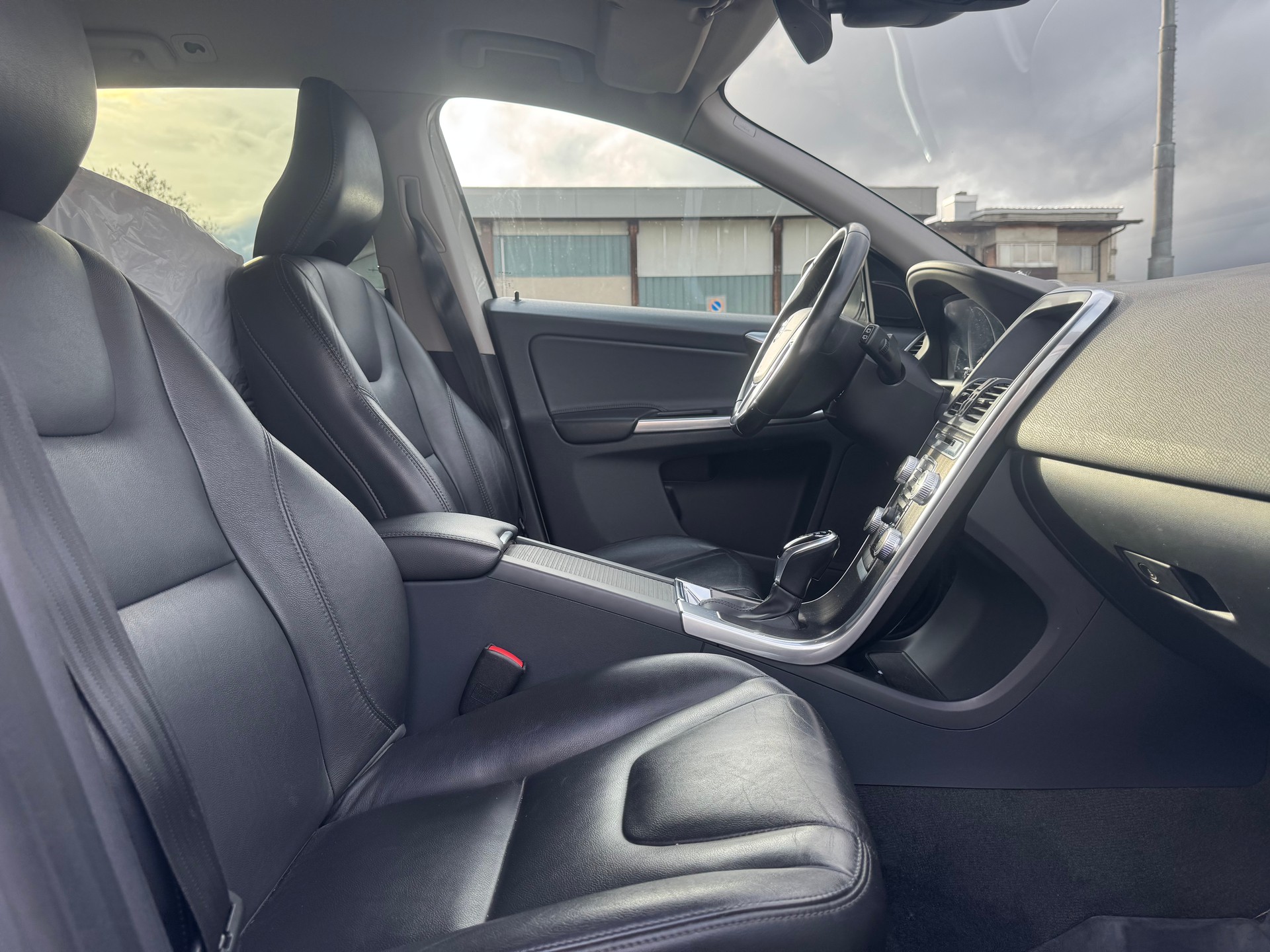 VOLVO XC60 D4 AWD Kinetic Geartronic-image-9