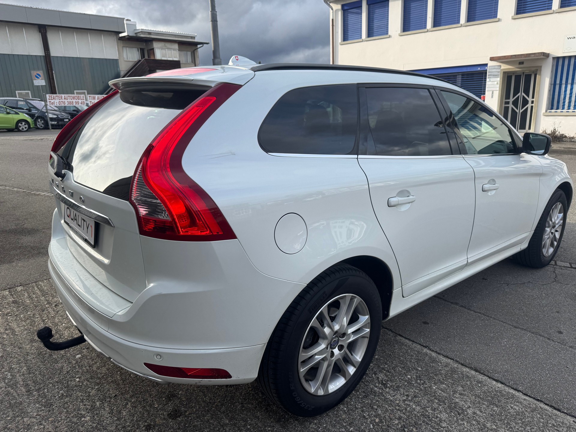 VOLVO XC60 D4 AWD Kinetic Geartronic-image-3