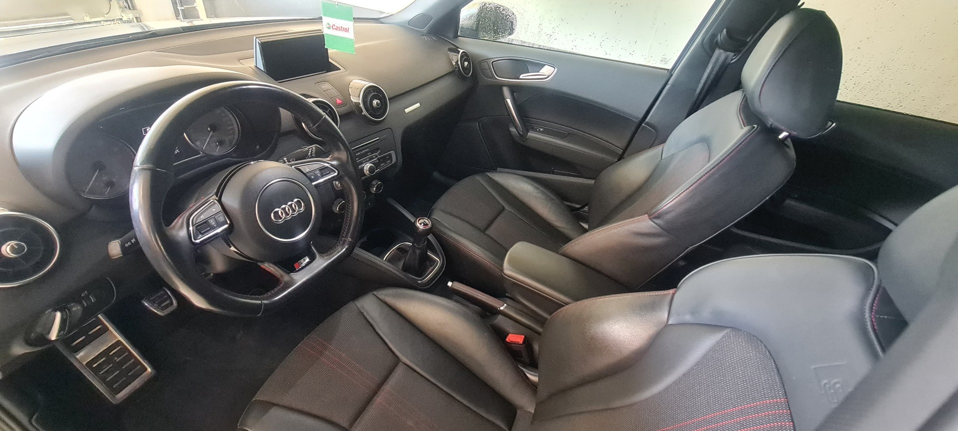 AUDI S1 Sportback 2.0 TFSI quattro-image-10