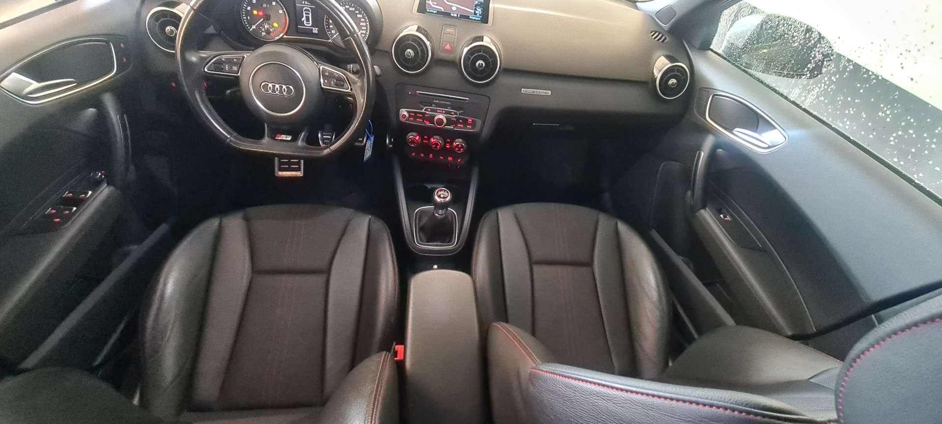 AUDI S1 Sportback 2.0 TFSI quattro-image-11
