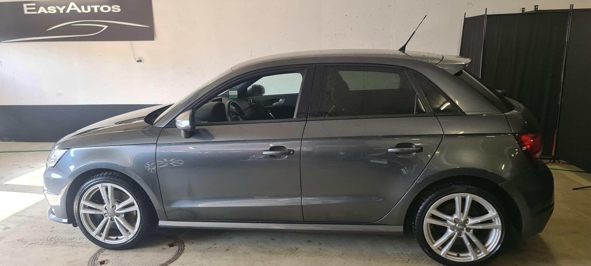 AUDI S1 Sportback 2.0 TFSI quattro-image-4