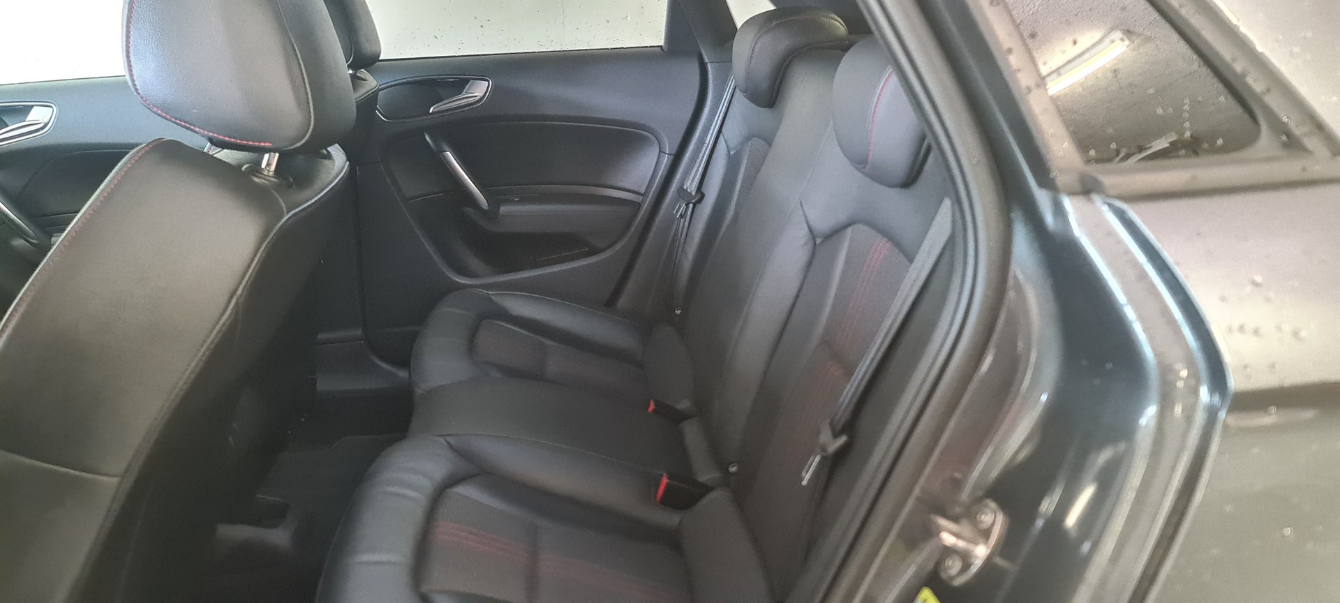 AUDI S1 Sportback 2.0 TFSI quattro-image-12