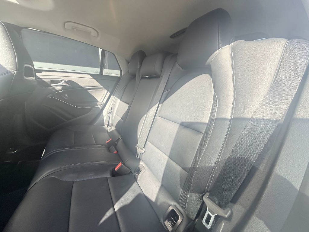MERCEDES-BENZ CLA 220 AMG Line 4m Shooting Brake-image-9