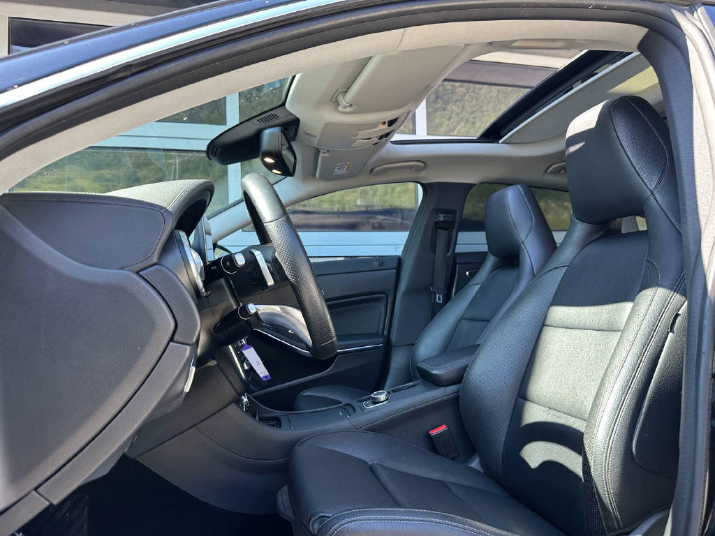 MERCEDES-BENZ CLA 220 AMG Line 4m Shooting Brake-image-6