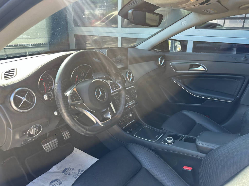 MERCEDES-BENZ CLA 220 AMG Line 4m Shooting Brake-image-7