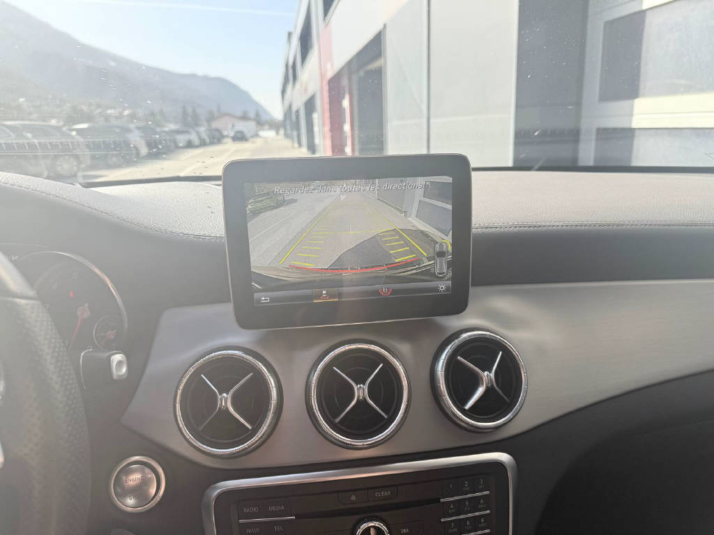 MERCEDES-BENZ CLA 220 AMG Line 4m Shooting Brake-image-11