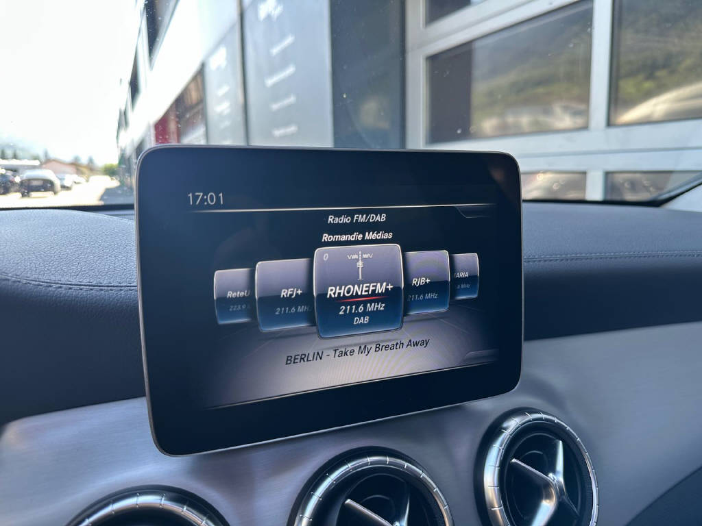 MERCEDES-BENZ CLA 220 AMG Line 4m Shooting Brake-image-9