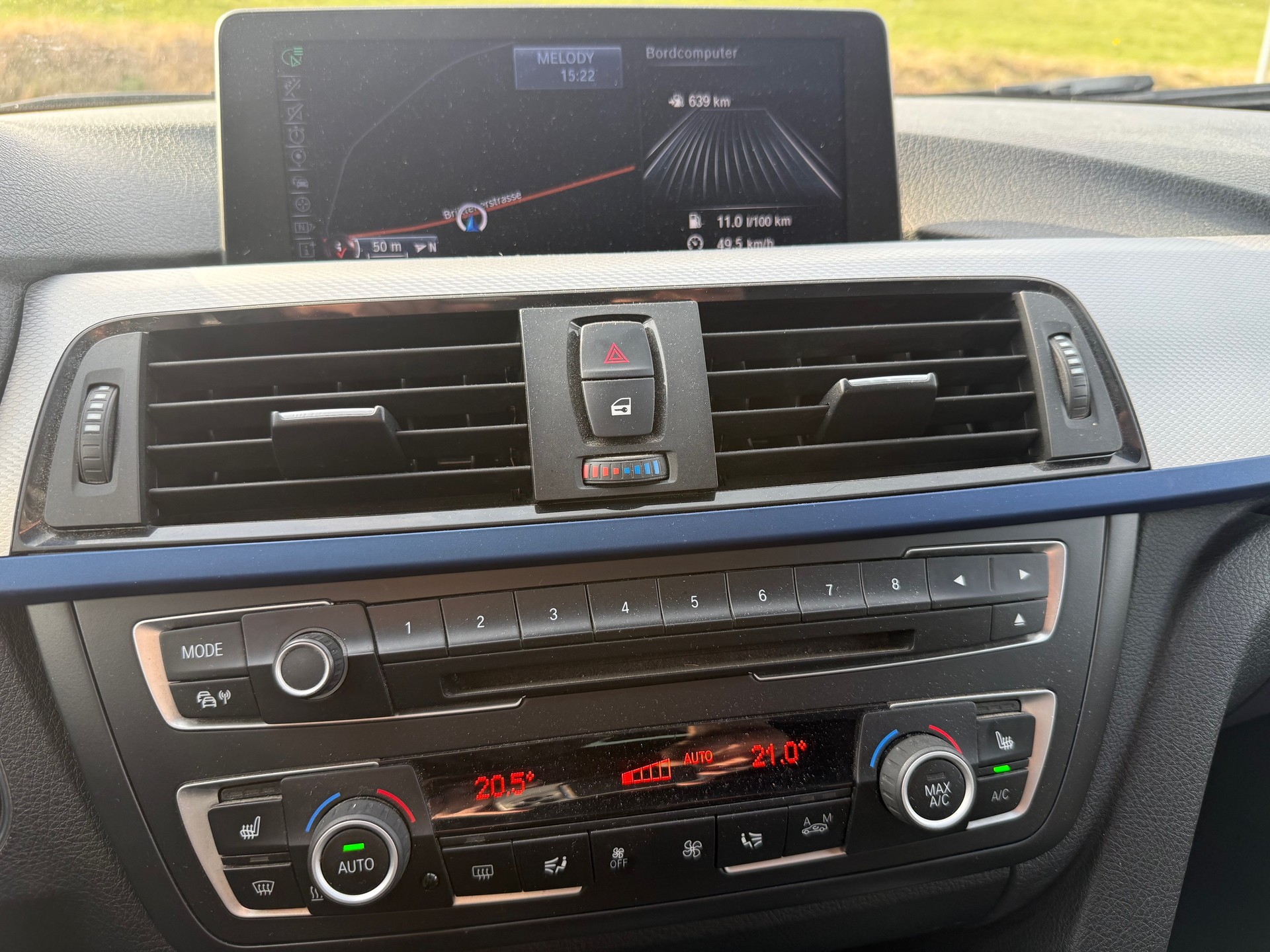 BMW 330d xDrive Touring Steptronic-image-13