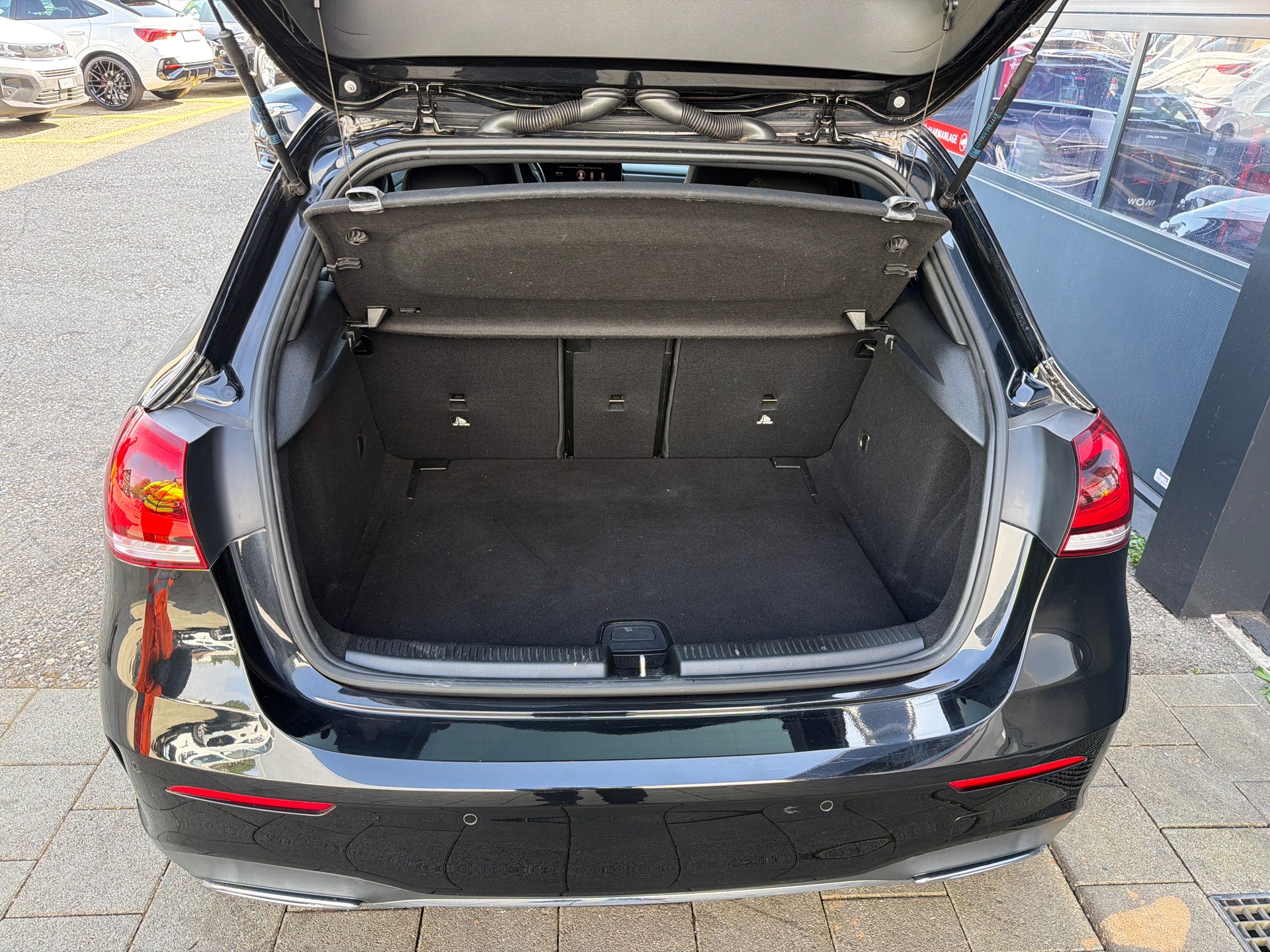 MERCEDES-BENZ A 200 AMG Line 7G-DCT-image-5