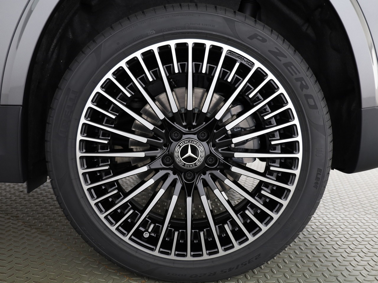 MERCEDES-BENZ EQA 350 66,5 kWh 4Matic Swiss Star-image-21