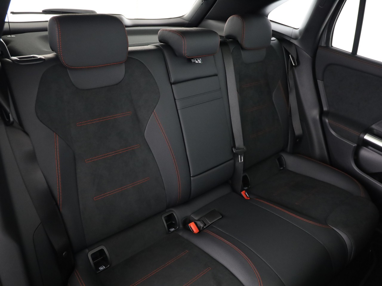 MERCEDES-BENZ EQA 350 66,5 kWh 4Matic Swiss Star-image-12